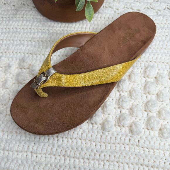 VIONIC Women's 10 LIMA Flip Flop Thong Sandal Orthaheel Snake Mustard Yellow - Picture 8 of 10